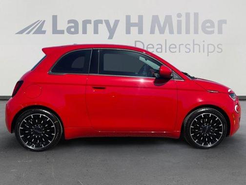 2024 FIAT 500e Base