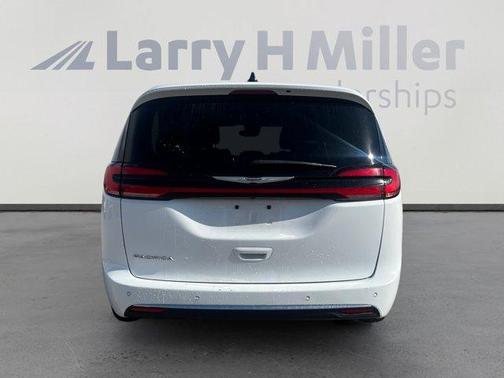 2023 Chrysler Pacifica Touring-L