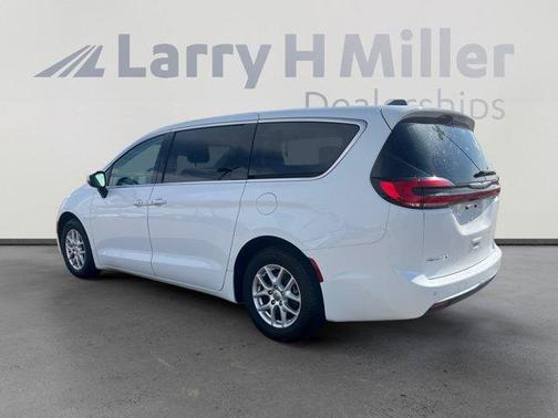 2023 Chrysler Pacifica Touring-L