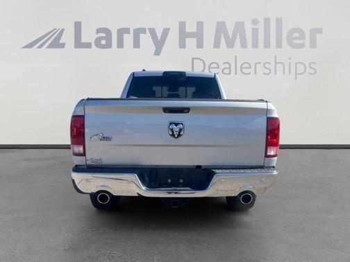 Bright Silver Clearcoat Metallic 2017 RAM 1500 Big Horn