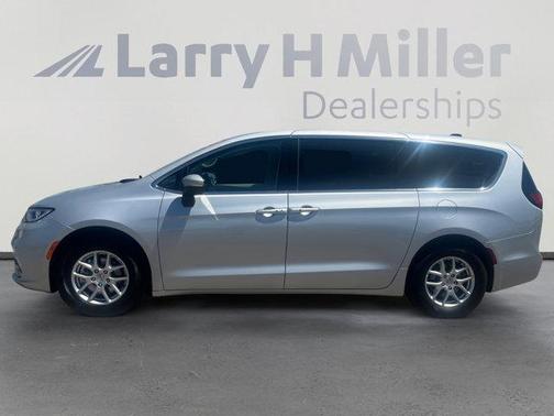 2023 Chrysler Pacifica Touring-L