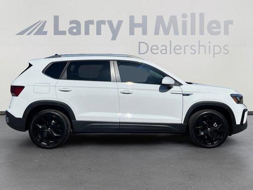 Pure White 2023 Volkswagen Taos 1.5T SE