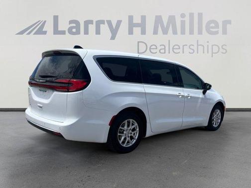 2024 Chrysler Pacifica Touring-L