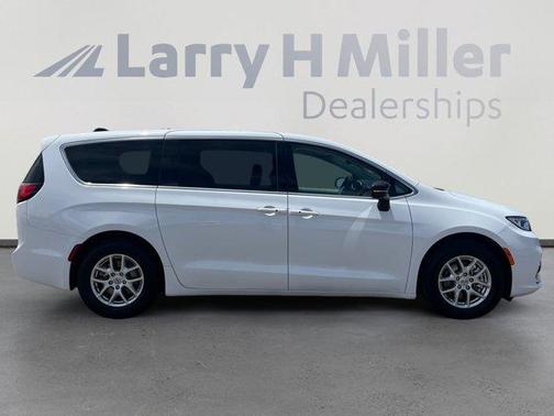 2024 Chrysler Pacifica Touring-L
