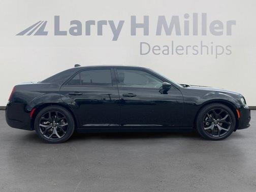 2021 Chrysler 300 Touring