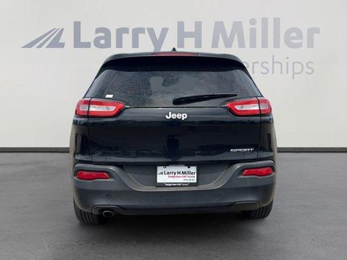 Brilliant Black Crystal Pearlcoat 2015 Jeep Cherokee Sport
