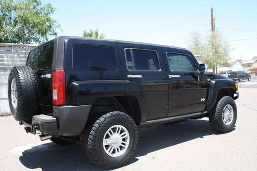 Black 2007 Hummer H3 Base