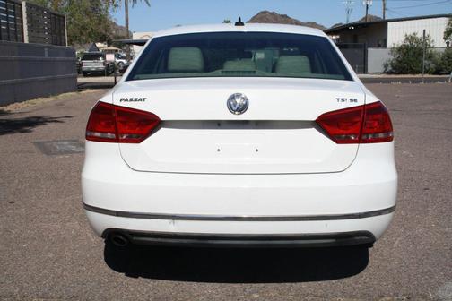 White 2015 Volkswagen Passat 1.8T Auto SE w/Sunroof & Nav
