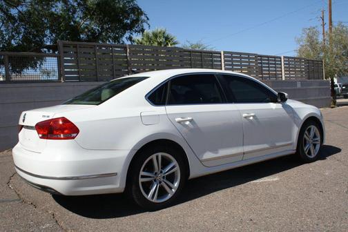 White 2015 Volkswagen Passat 1.8T Auto SE w/Sunroof & Nav