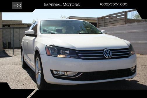 White 2015 Volkswagen Passat 1.8T Auto SE w/Sunroof & Nav