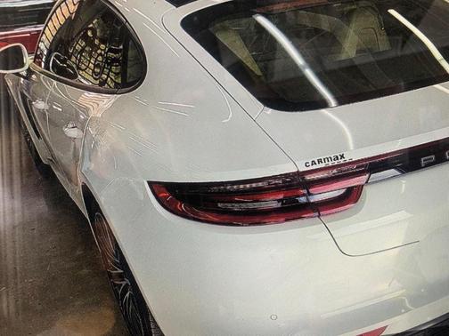 2017 Porsche Panamera 2