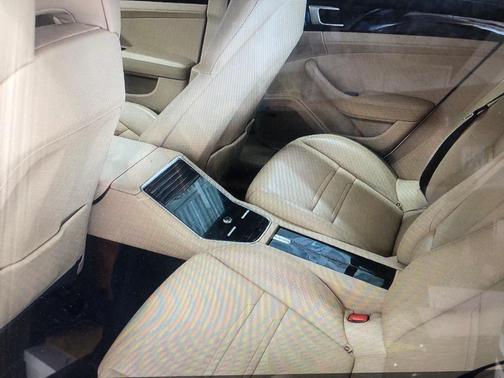 2017 Porsche Panamera 2