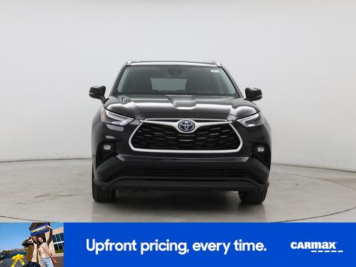 Black 2022 Toyota Highlander Hybrid XLE