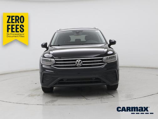 Black 2024 Volkswagen Tiguan SE