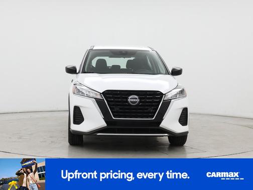 White 2022 Nissan Kicks S