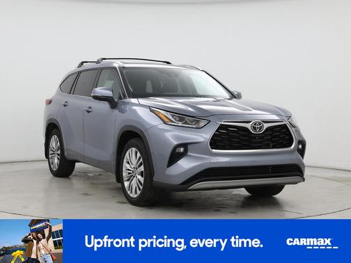 Gray 2023 Toyota Highlander Platinum