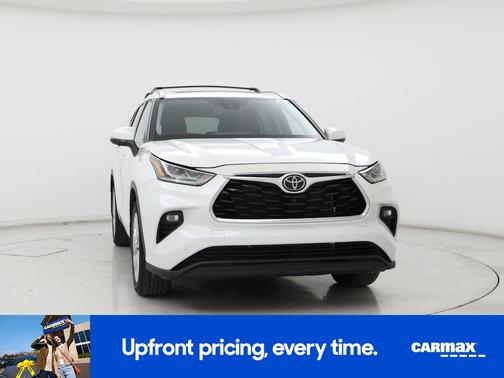 White 2023 Toyota Highlander Limited