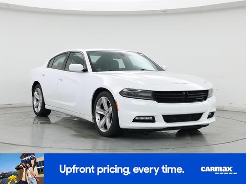 White 2017 Dodge Charger SXT