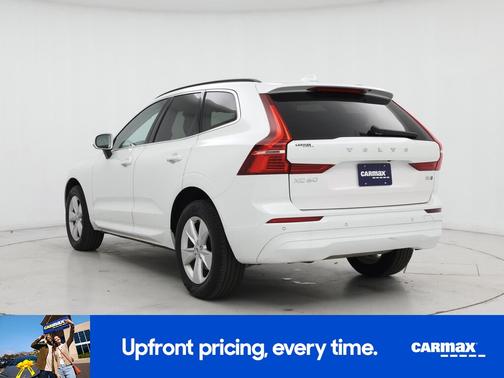 2022 Volvo XC60 B5 Momentum