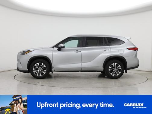 Silver 2023 Toyota Highlander Hybrid XLE