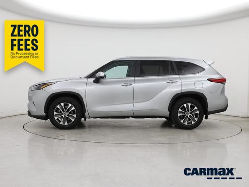Silver 2023 Toyota Highlander Hybrid XLE