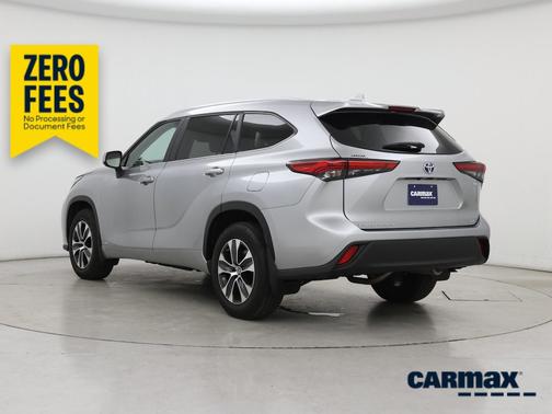 Silver 2023 Toyota Highlander Hybrid XLE