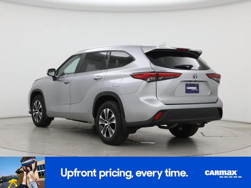 Silver 2023 Toyota Highlander Hybrid XLE