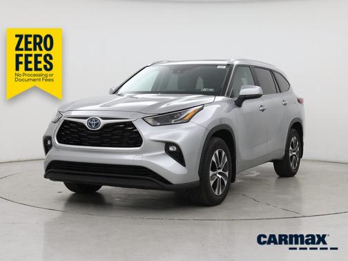 Silver 2023 Toyota Highlander Hybrid XLE