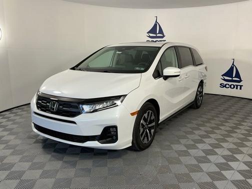 Platinum White Pearl 2026 Honda Odyssey