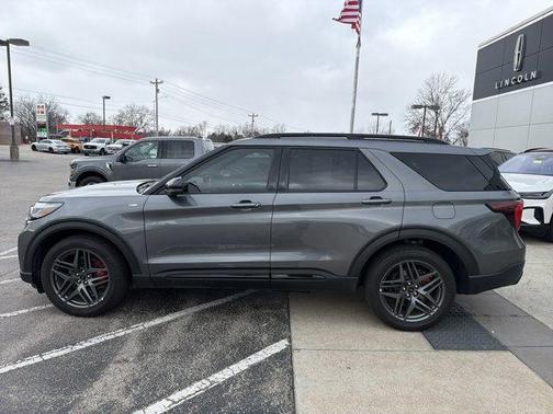 2025 Ford Explorer ST-Line