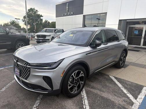 Silver Radiance Metallic 2026 Lincoln Nautilus Premiere