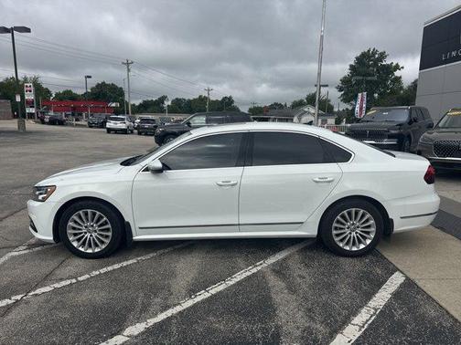 2017 Volkswagen Passat 1.8T SE