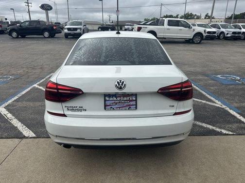2017 Volkswagen Passat 1.8T SE