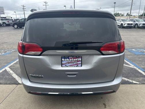 2018 Chrysler Pacifica Touring-L