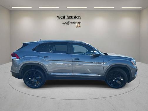 2025 Volkswagen Atlas Cross Sport 2.0T SE w/ Technology