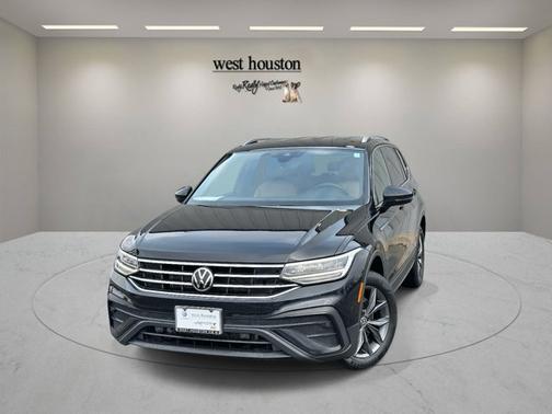 Deep Black Pearl Effect 2022 Volkswagen Tiguan 2.0T SE
