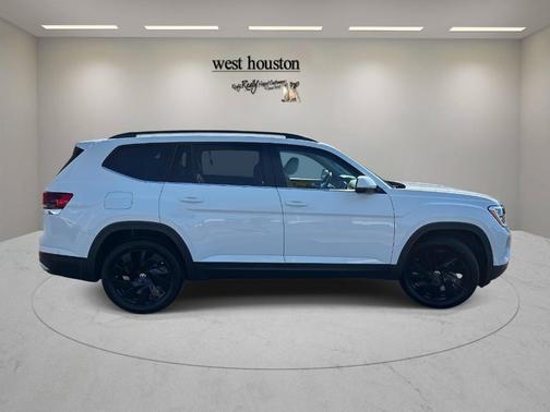 2025 Volkswagen Atlas 2.0T SE w/ Technology
