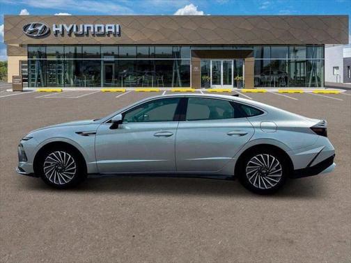 2025 Hyundai SONATA Hybrid SE