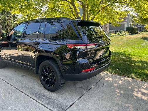2024 Jeep Grand Cherokee Altitude