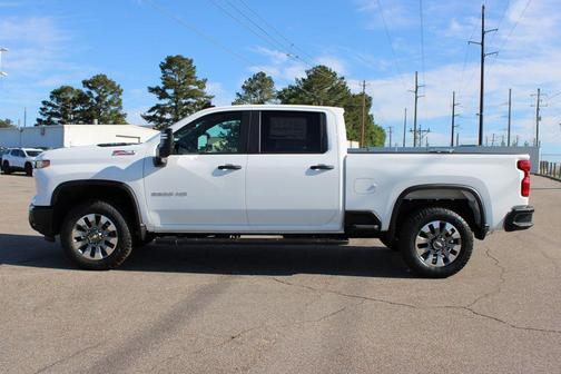Summit White 2026 Chevrolet Silverado 2500 Custom
