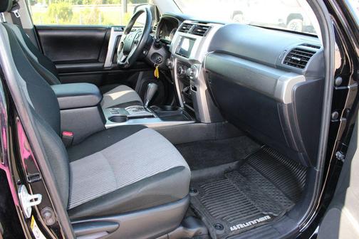 Midnight Black Metallic 2018 Toyota 4Runner SR5