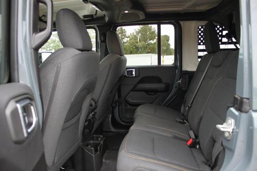 2024 Jeep Wrangler 4-Door Sahara 4x4