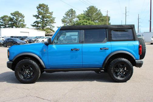 Velocity Blue Metallic 2024 Ford Bronco Black Diamond