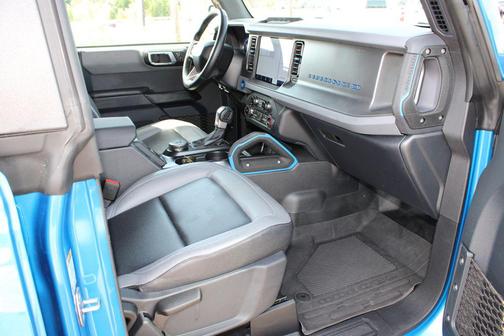 Velocity Blue Metallic 2024 Ford Bronco Black Diamond