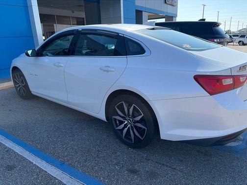Iridescent Pearl Tricoat 2016 Chevrolet Malibu 1LT