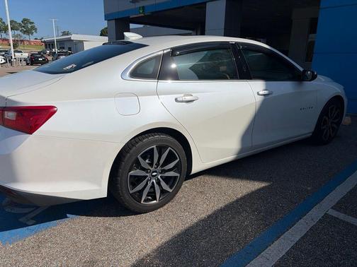 Iridescent Pearl Tricoat 2016 Chevrolet Malibu 1LT