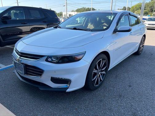 Iridescent Pearl Tricoat 2016 Chevrolet Malibu 1LT