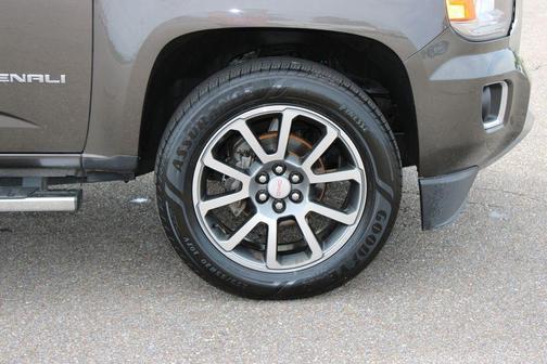 Smokey Quartz Metallic 2019 GMC Canyon Denali
