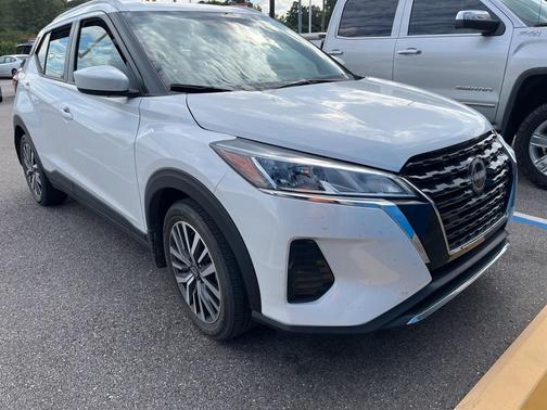 2022 Nissan Kicks SV