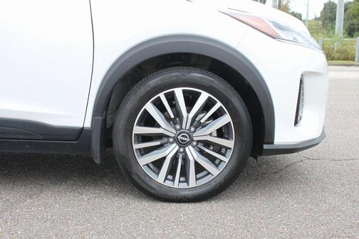 2022 Nissan Kicks SV